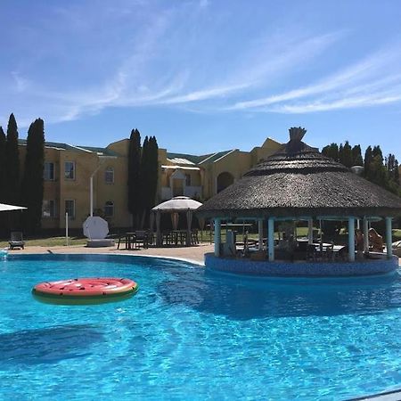 Mediterran Apartman With Pool Siofok Ngoại thất bức ảnh