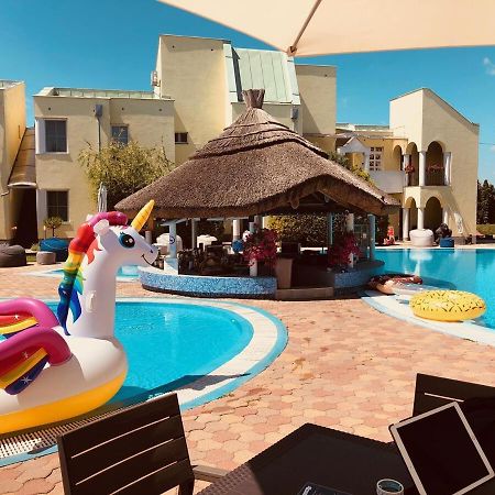 Mediterran Apartman With Pool Siofok Ngoại thất bức ảnh