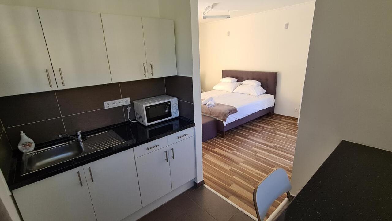 Mediterran Apartman With Pool Siofok Ngoại thất bức ảnh