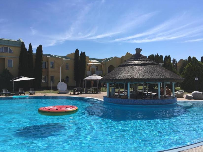 Mediterran Apartman With Pool Siofok Ngoại thất bức ảnh
