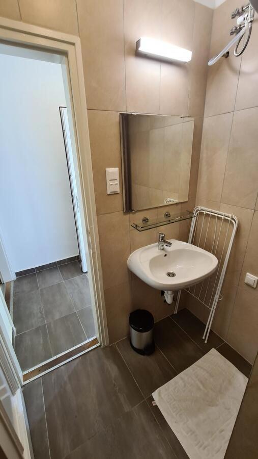 Mediterran Apartman With Pool Siofok Ngoại thất bức ảnh