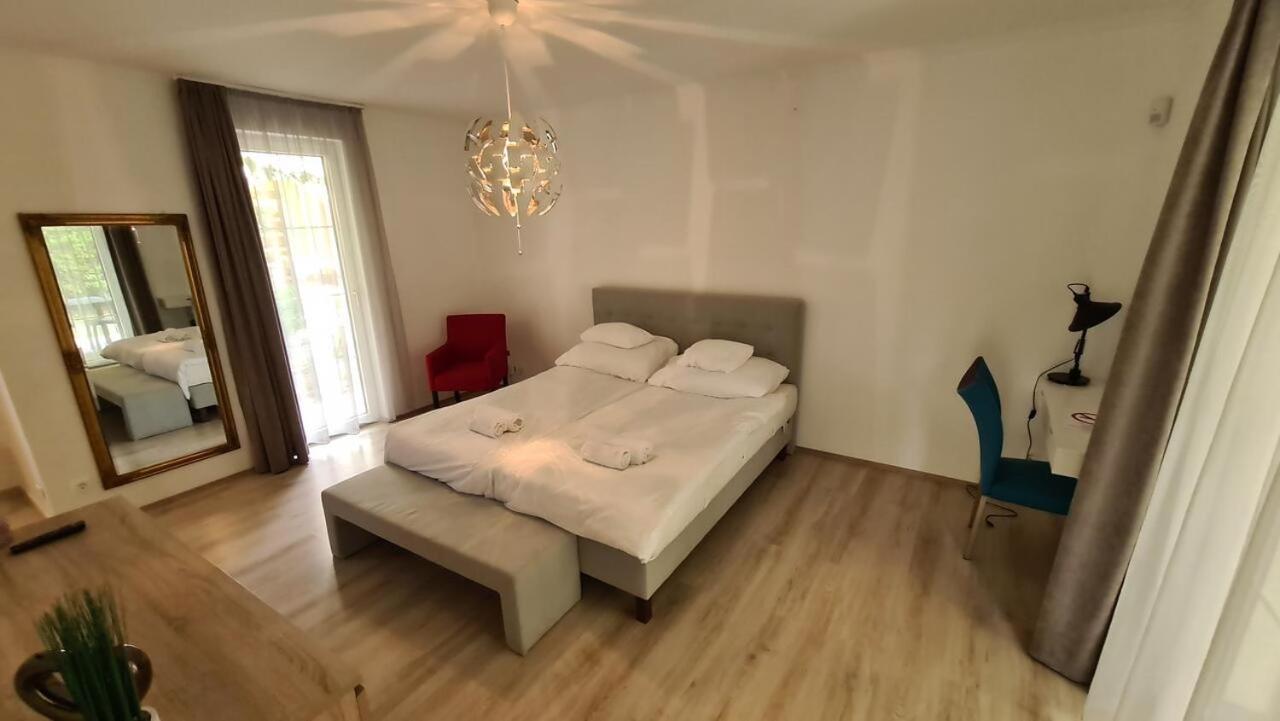 Mediterran Apartman With Pool Siofok Ngoại thất bức ảnh