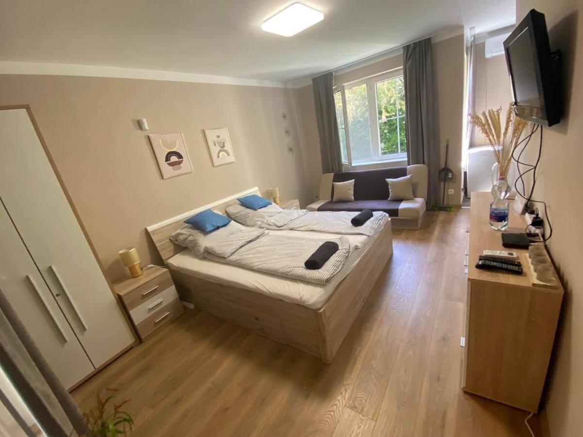 Mediterran Apartman With Pool Siofok Ngoại thất bức ảnh
