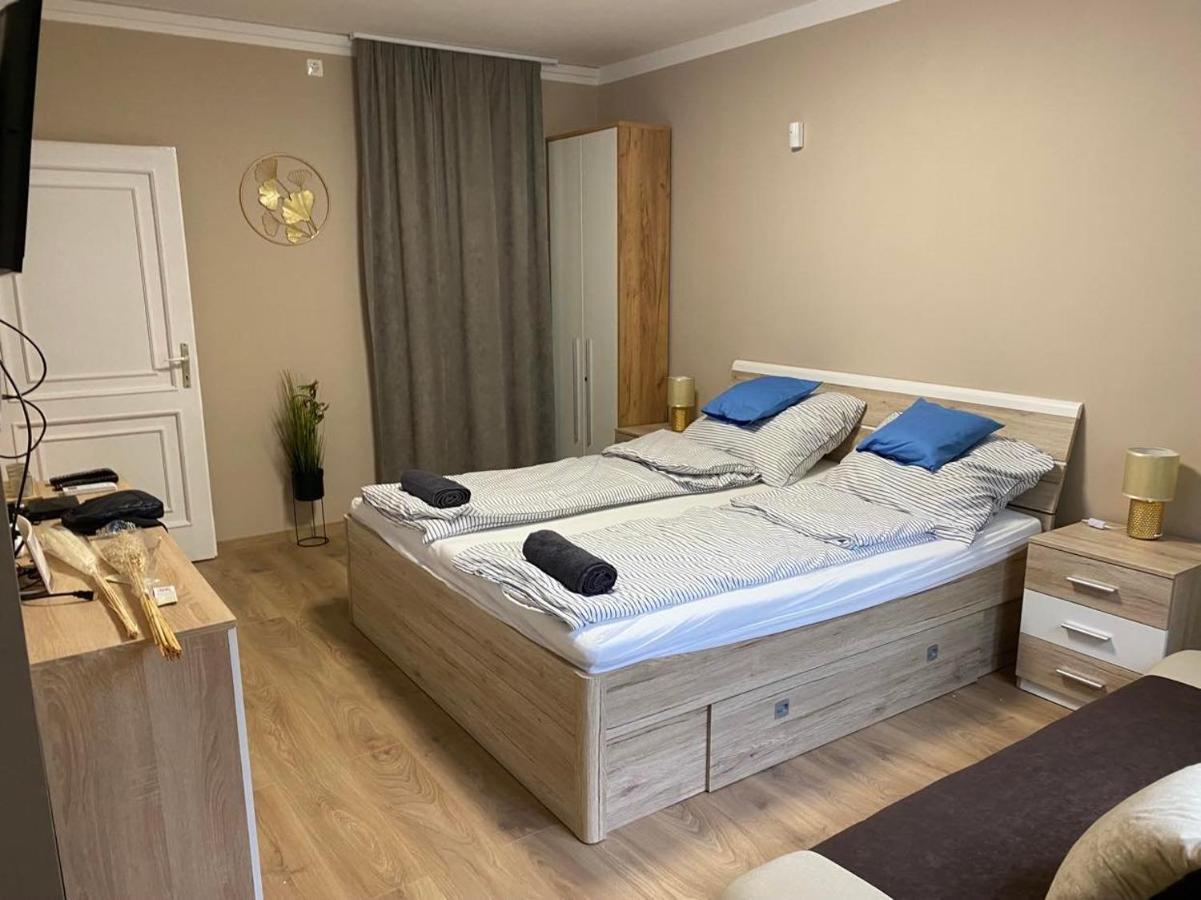 Mediterran Apartman With Pool Siofok Ngoại thất bức ảnh