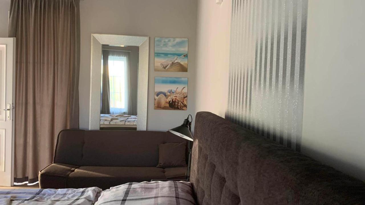 Mediterran Apartman With Pool Siofok Ngoại thất bức ảnh